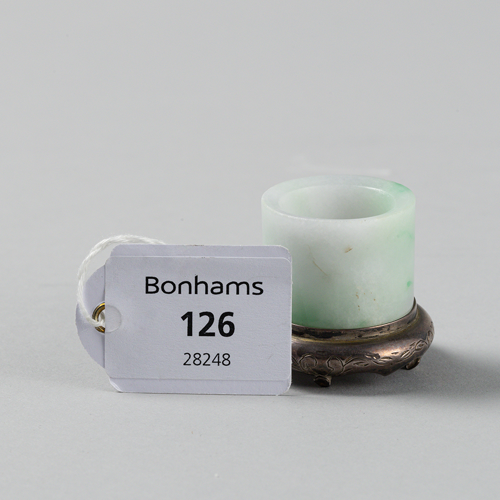 Lot2001 A jadeite archer's ring Qing dynasty (19th century)