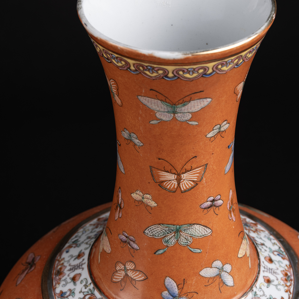 Lot1003 A Chinese coral read ground butterfly vase,  Guangxu six-character mark  Guangxu Period(1871-1908)