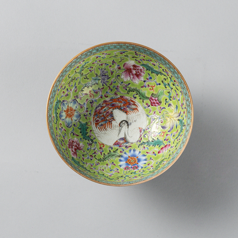 Lot1004 A famille-rose 'bird and flower' bowl Hongxian four-character mark, Republic period(1915-1916)