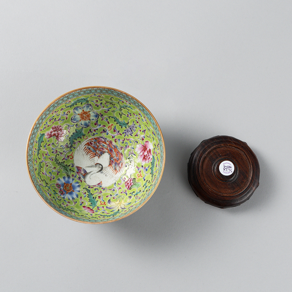 Lot1004 A famille-rose 'bird and flower' bowl Hongxian four-character mark, Republic period(1915-1916)