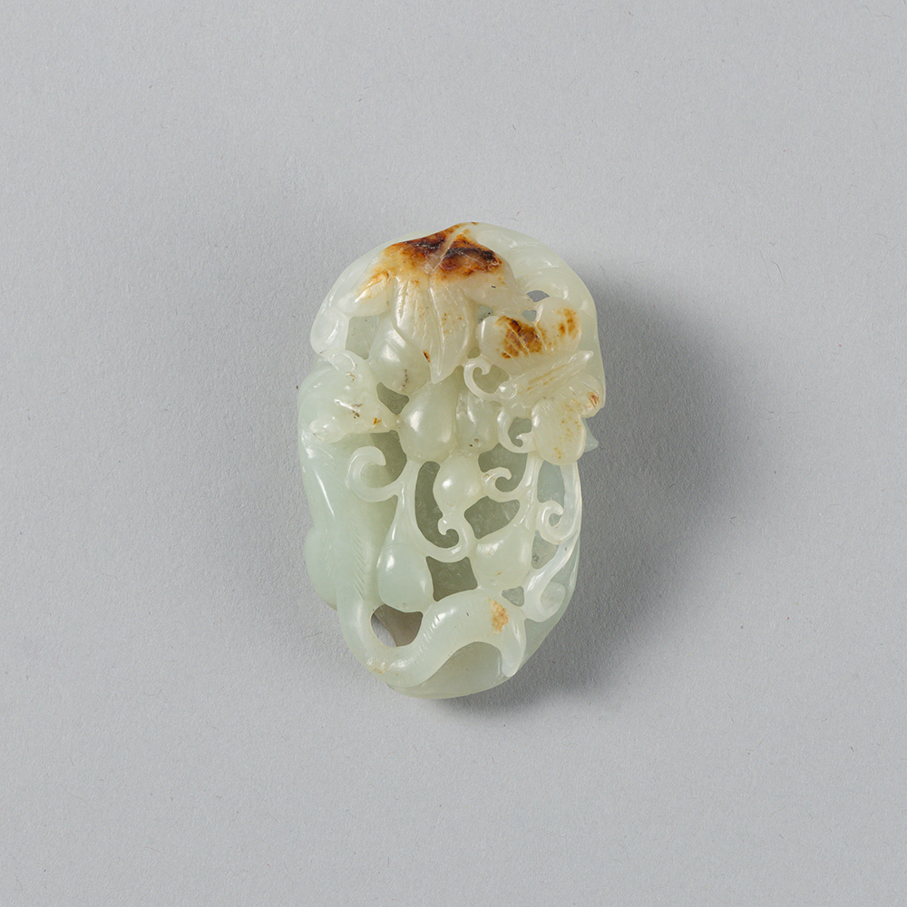 Lot2002 A group of five white or russet jade carvings Ming to Qing dynasty (명나라 청나라 제작)