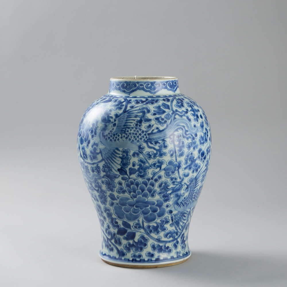 Lot1005 blue and white 'phoenix' vase 18th century