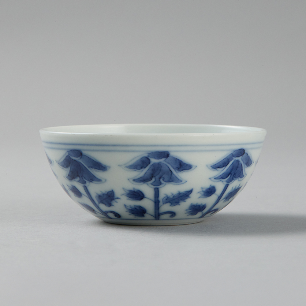 Lot1008 A blue and white 'floral' bowl Guangxu six-character mark, and of the period (1875-1908)