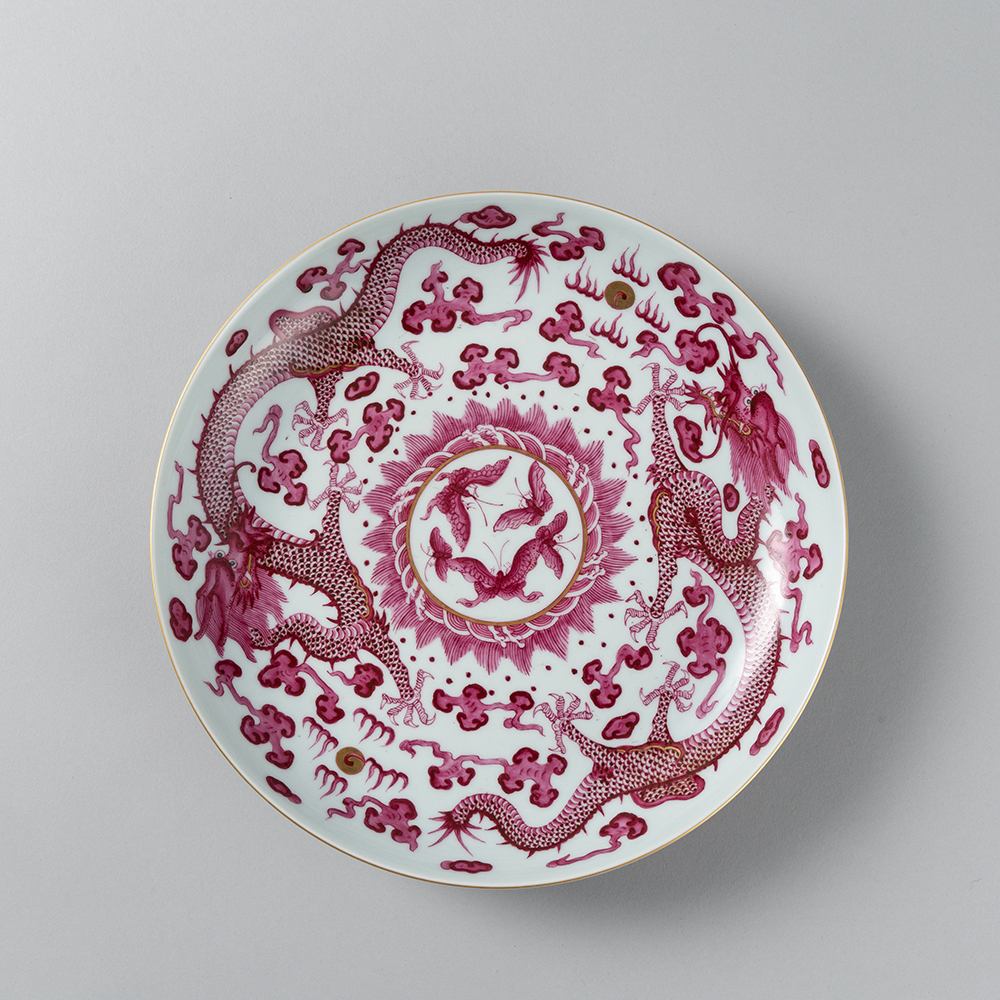 Lot1013 A PORCELAIN PLATE WITH CARMINE DRAGON DESIGN Qing dynasty Daoguang Mark & Period(1813-1820)