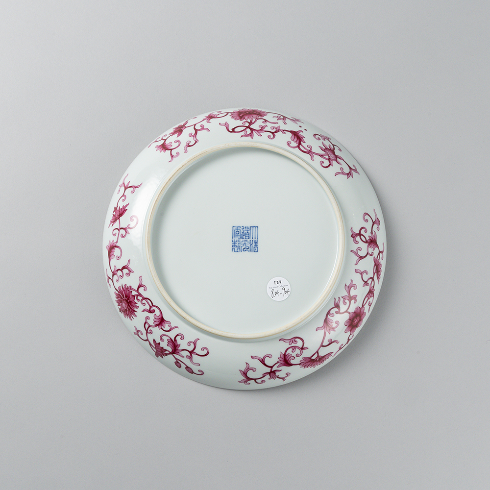 Lot1013 A PORCELAIN PLATE WITH CARMINE DRAGON DESIGN Qing dynasty Daoguang Mark & Period(1813-1820)