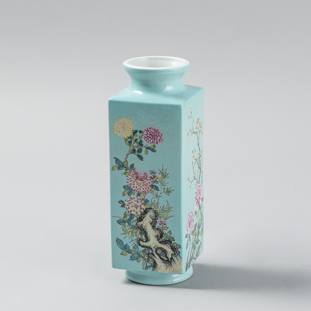 Lot1014 TURQUOISE PORCELAIN BOTTLE Qing Dynasty.  JiaQing(1796-1820)