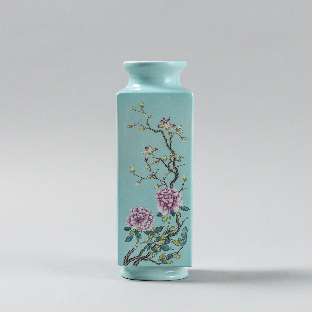 Lot1014 TURQUOISE PORCELAIN BOTTLE Qing Dynasty.  JiaQing(1796-1820)