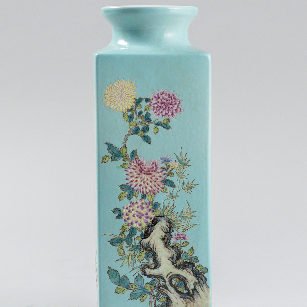 Lot1014 TURQUOISE PORCELAIN BOTTLE Qing Dynasty.  JiaQing(1796-1820)