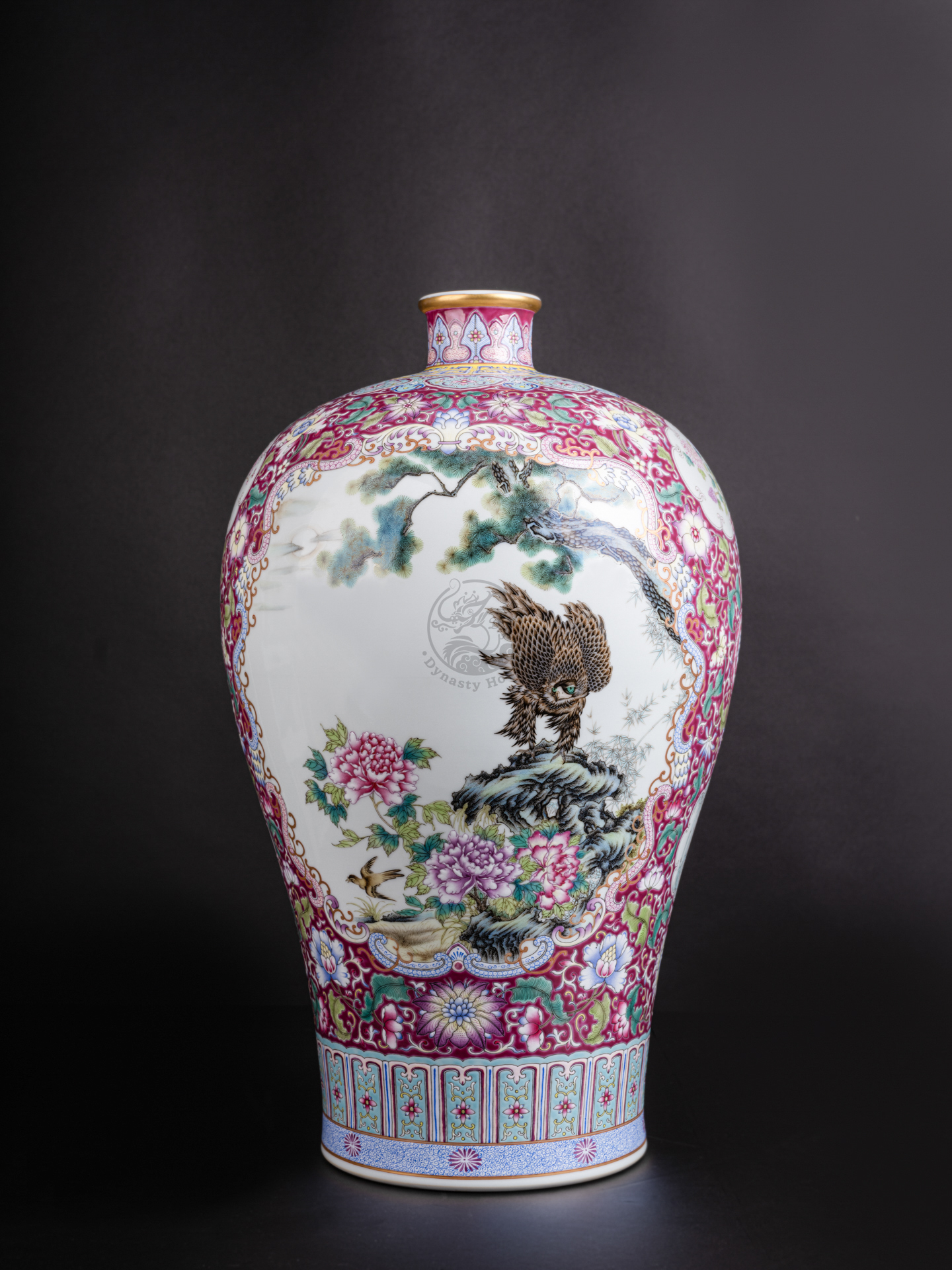 Lot1025 A Huge Enamel Peacock and Flower Pattern Vase Qing Dynasty(청나라)