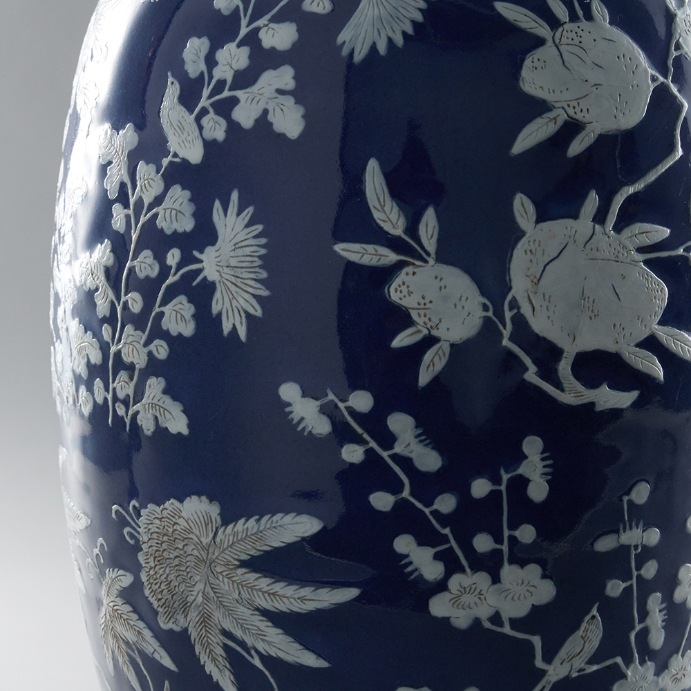 Lot1030 DECORATED BLUE-GLAZED VASE  late 19th century(19세기 후반에 제작)