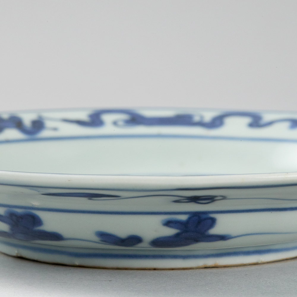 Lot1032 A blue and white 'crane' plate Ming Dynasty Wanli period(명나라 만력제 1572-1620)