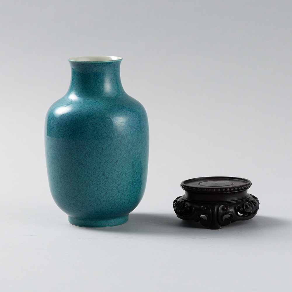 Lot1049 A ROBIN'S-EGG GLAZED LANTERN VASE QING DYNASTY , GUANGXU MARK AND PERIOD(1875-1908)