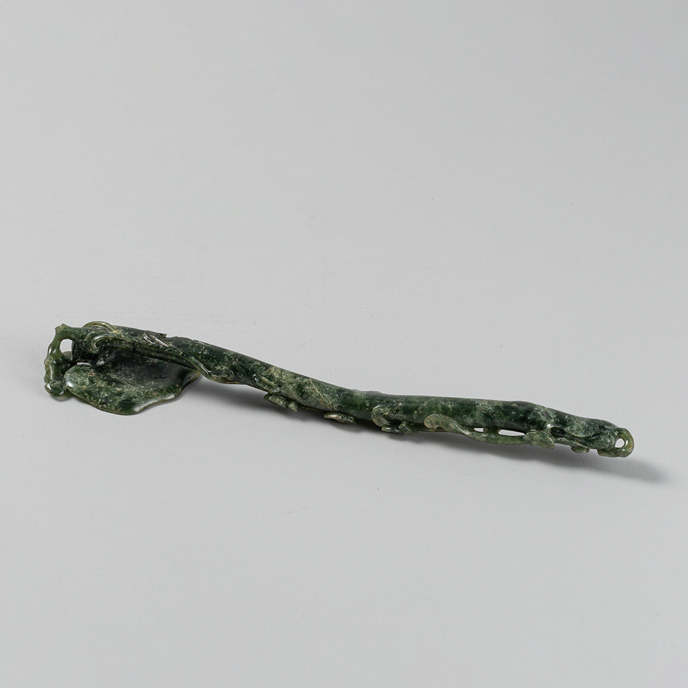 Lot2011 A SPINACH-GREEN JADE ‘LINGZHI AND LOTUS’ RUYI SCEPTER QING DYNASTY Qianlong Period(1735-1796)