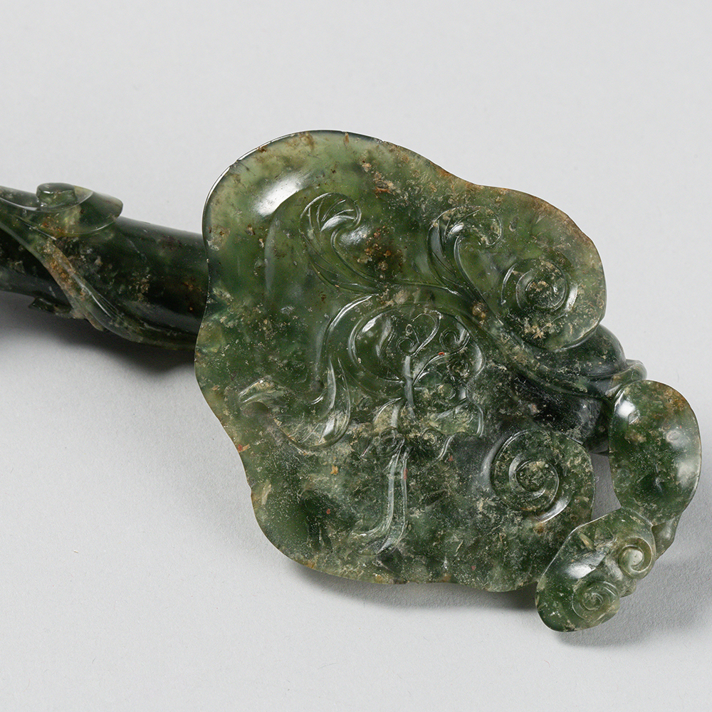 Lot2011 A SPINACH-GREEN JADE ‘LINGZHI AND LOTUS’ RUYI SCEPTER QING DYNASTY Qianlong Period(1735-1796)