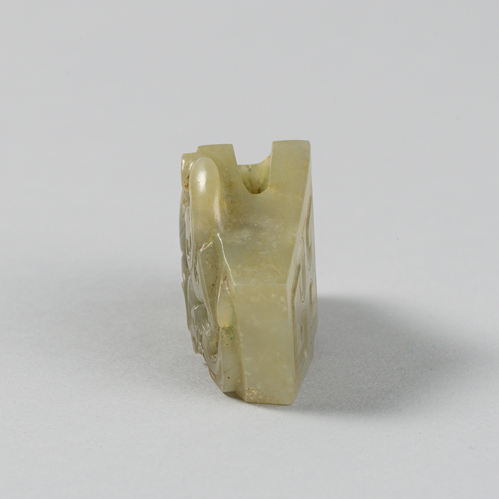 Lot2015 A CELADON JADE SWORD GUARD, WESTERN HAN DYNASTY Western Han Dynasty 2nd century BC to 1st century AD(서한 BC2세기 – AD 1세기)