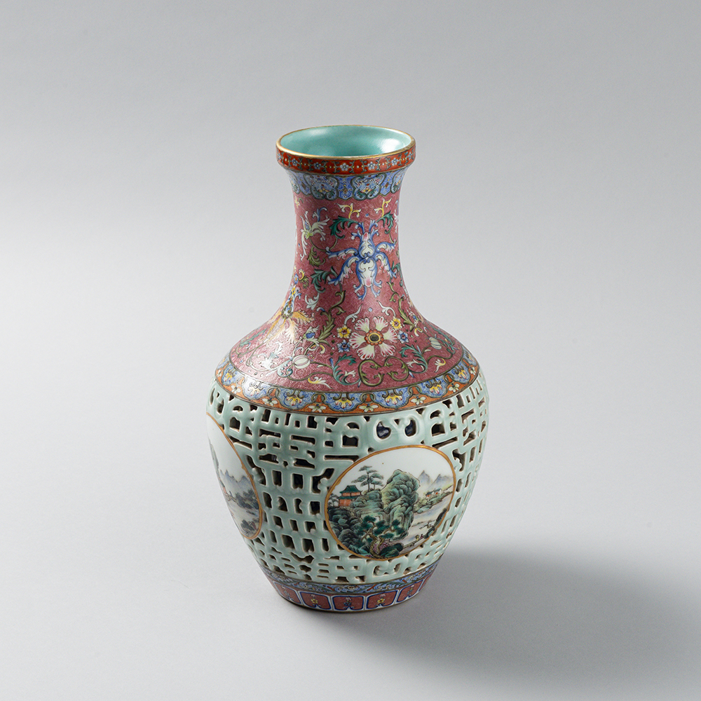 Lot1056 A PORCELAIN BOTTLE, WITH LANDSCAPE DESIGN  (QIANLONG PERIOD 1736-1795)