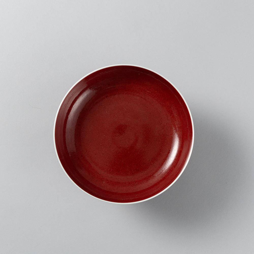 Lot1057 A COWPEA-RED GLAZED PORCELAIN PLATE  (QIANLONG PERIOD 1736-1795)