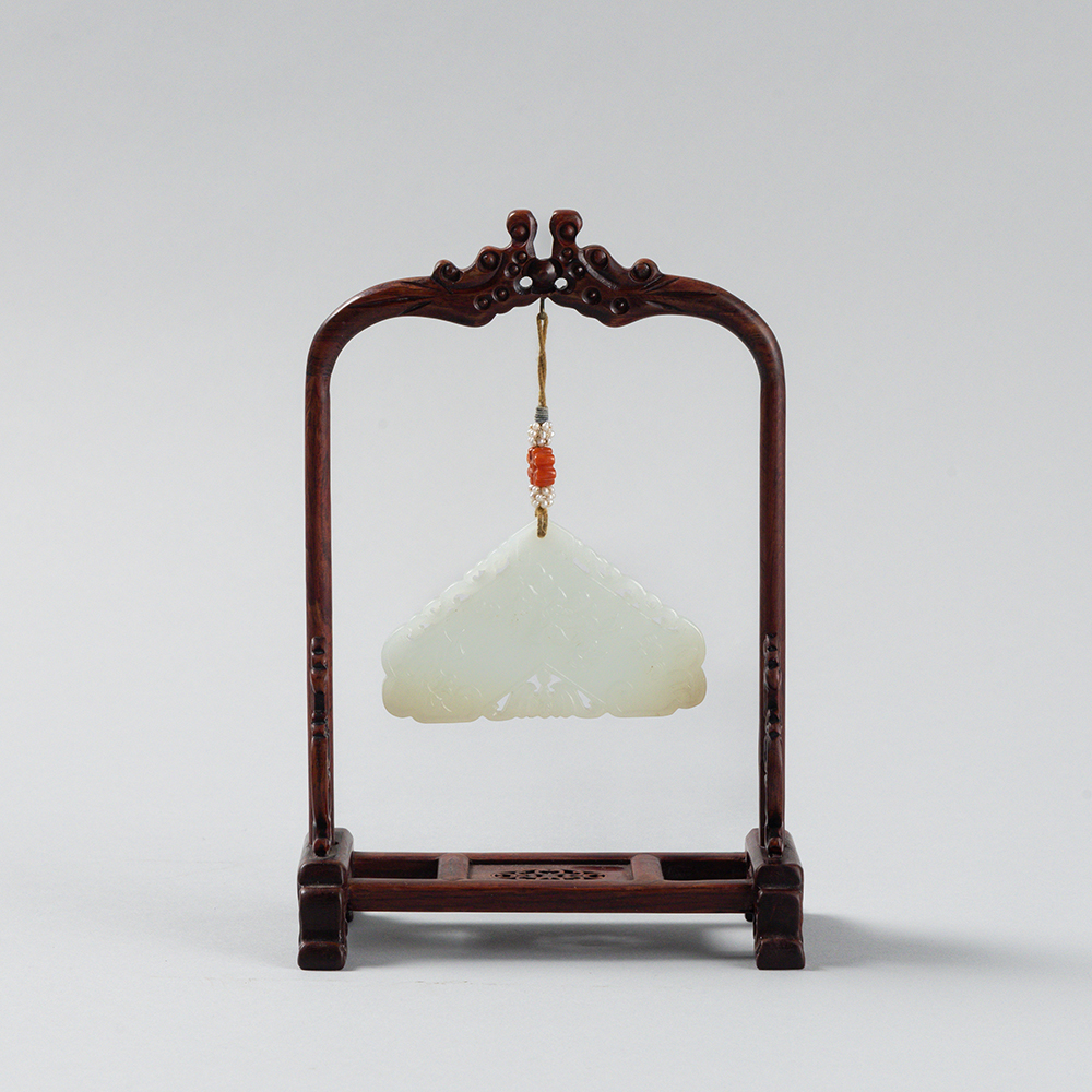 Lot2022 An Exquisite White Jade Bats and Peach Pattern Pendant Qing Dynasty (1616-1912)