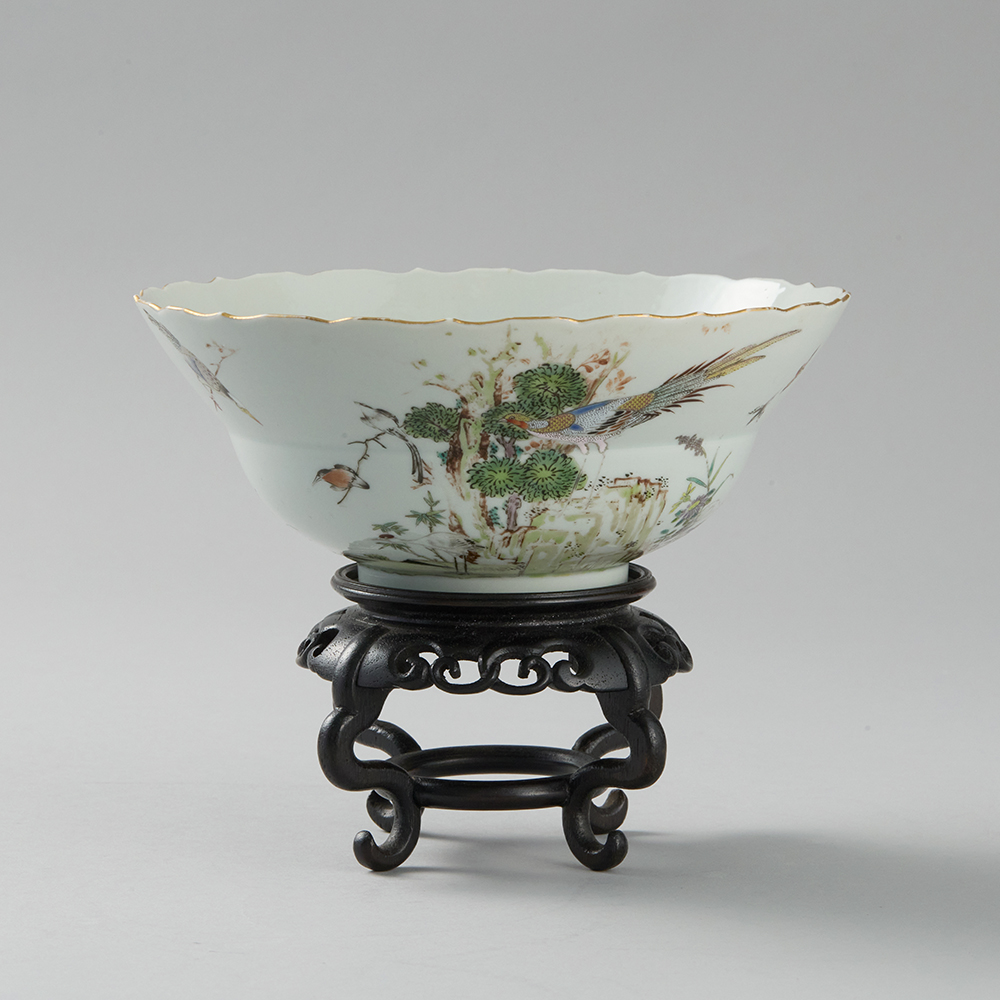 Lot1065 A POLYCHROME-ENAMELED BIRD MOTIF BOWL Daoguang mark but late 19th/20th century