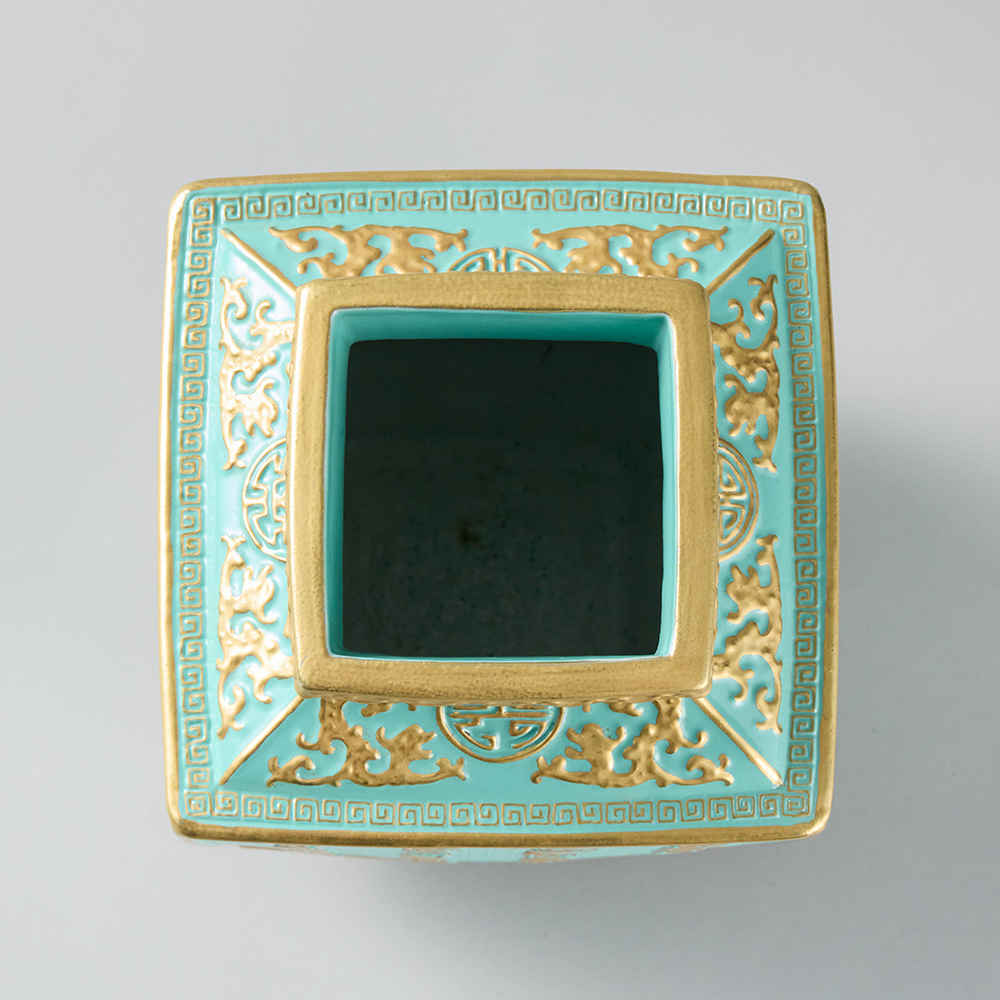 Lot1066 Qing Qianlong turquoise glaze relief gilded longevity pattern square bottle(20th Century)