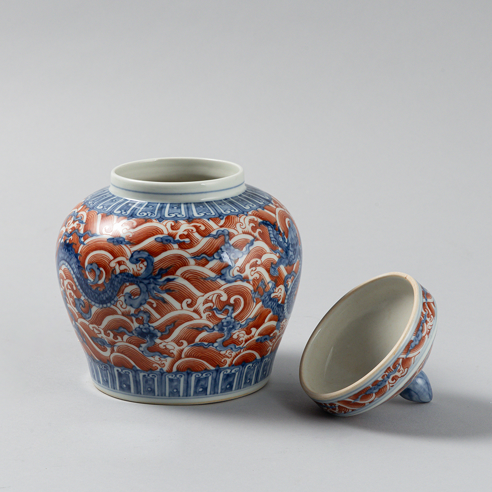 Lot1073 An Exquisite Blue and White Iron-Red Seawater and Dragon Pattern with Cover Jar Ming Dynasty(1368-1644)