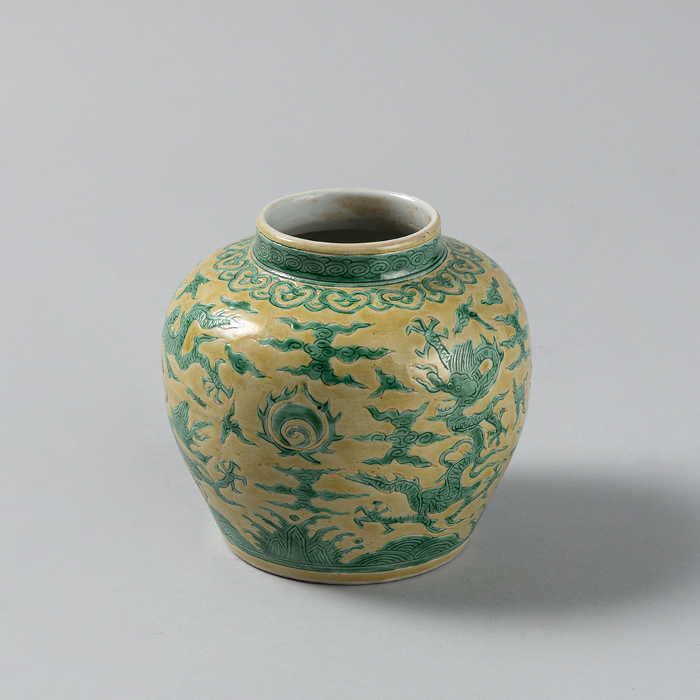 Lot1075 An Exquisite Yellow Glazed Dragon Pattern Jar Ming Dynasty,Longqing Six-character Mark & Period(명나라 융경제 1537-1572)