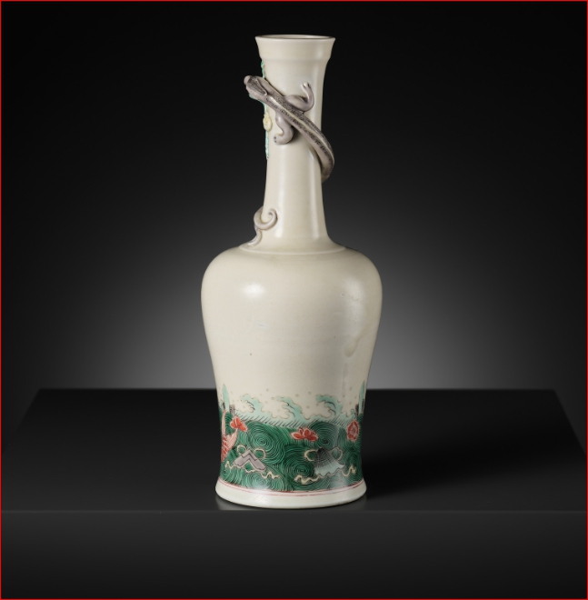 Lot1079 A FAMILLE VERTE ‘CHILONG AND CARP’ MALLET VASE, YAOLINGZUN, KANGXI PERIOD(청나라 강희제 1662-1722)