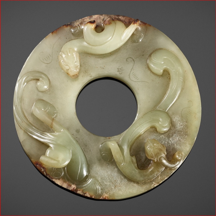 Lot2027 A CELADON JADE DISC WITH COILED DRAGONS, WESTERN HAN DYNASTY (BC 2세기-1세기 경)