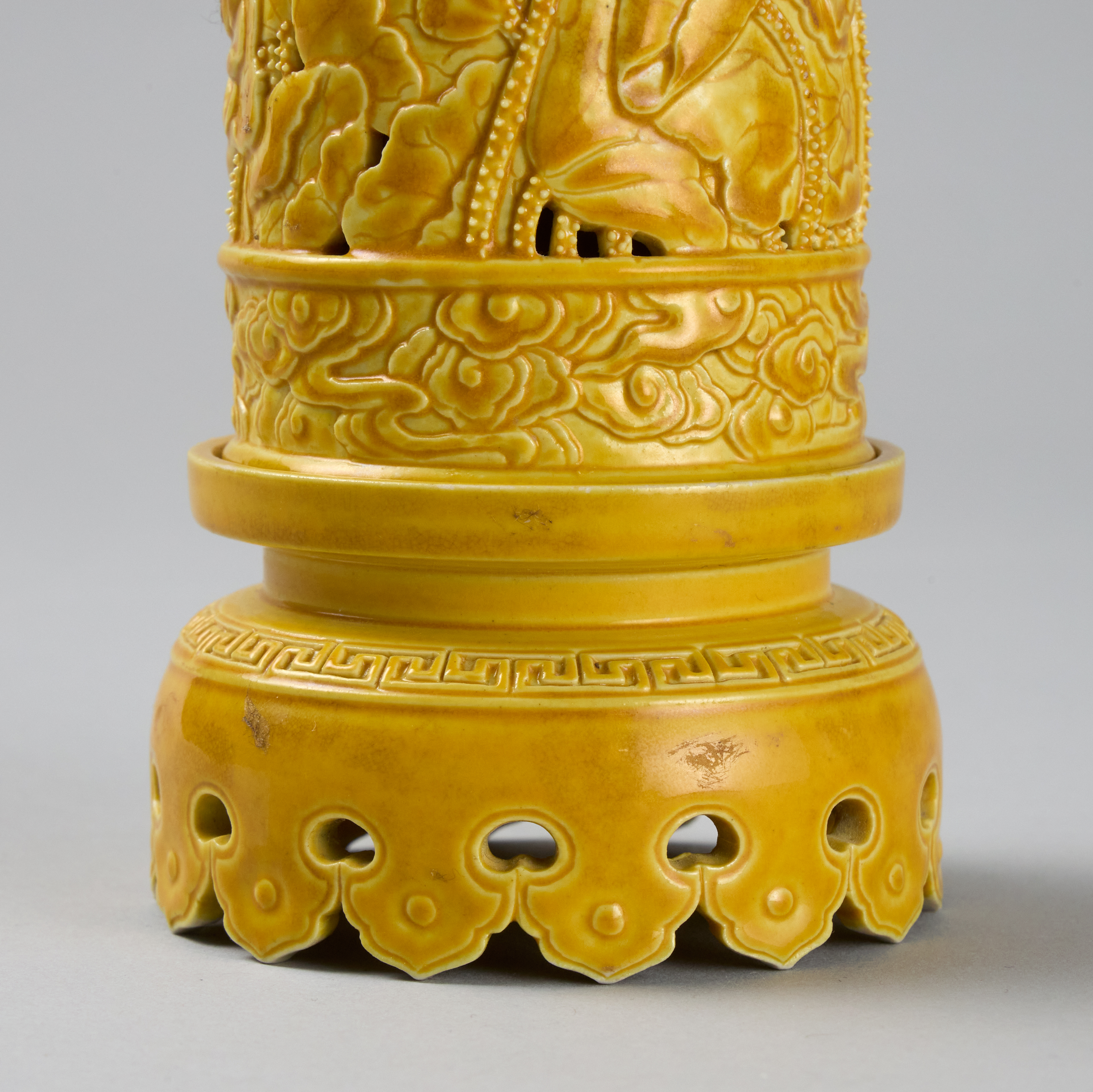 Lot1087 YELLOW-GLAZED SOFT PASTE CENSER China, 20th/21st century