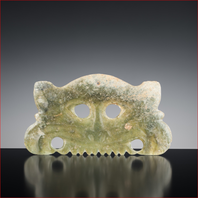 Lot2027 AN ARCHAISTIC HONGSHAN STYLE CELADON JADE TOOTHED ANIMAL MASK PENDANT( late Qing Dynasty 20세기초)